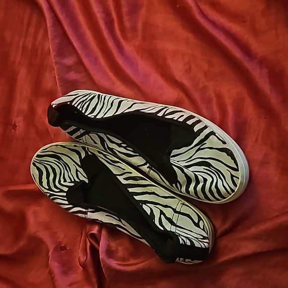 Brand new black & white zebra print casual shoe. - Picture 1 of 2